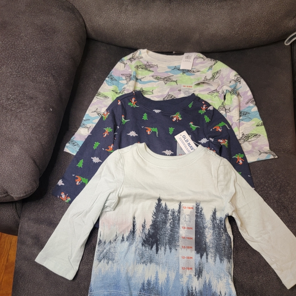OLD NAVY BOYS LOBG SLEEVE T'S